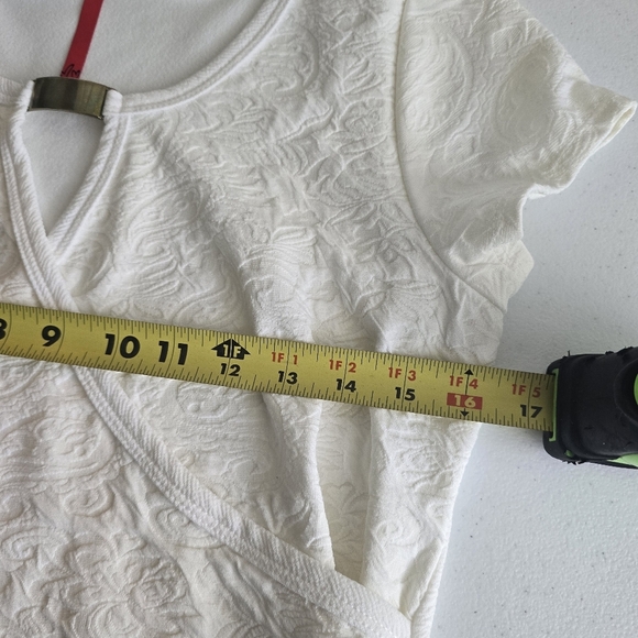 Elegant White Wrap Top Size L - Picture 7 of 9